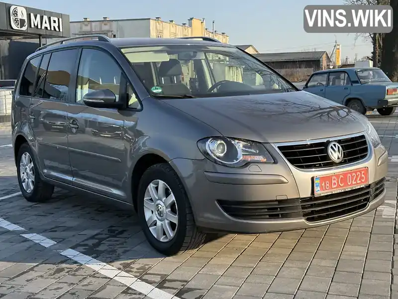 Мінівен Volkswagen Touran 2010 1.6 л. Ручна / Механіка обл. Вінницька, Вінниця - Фото 1/21