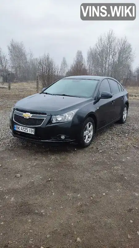 Седан Chevrolet Cruze 2010 1.6 л. Ручна / Механіка обл. Рівненська, Костопіль - Фото 1/21