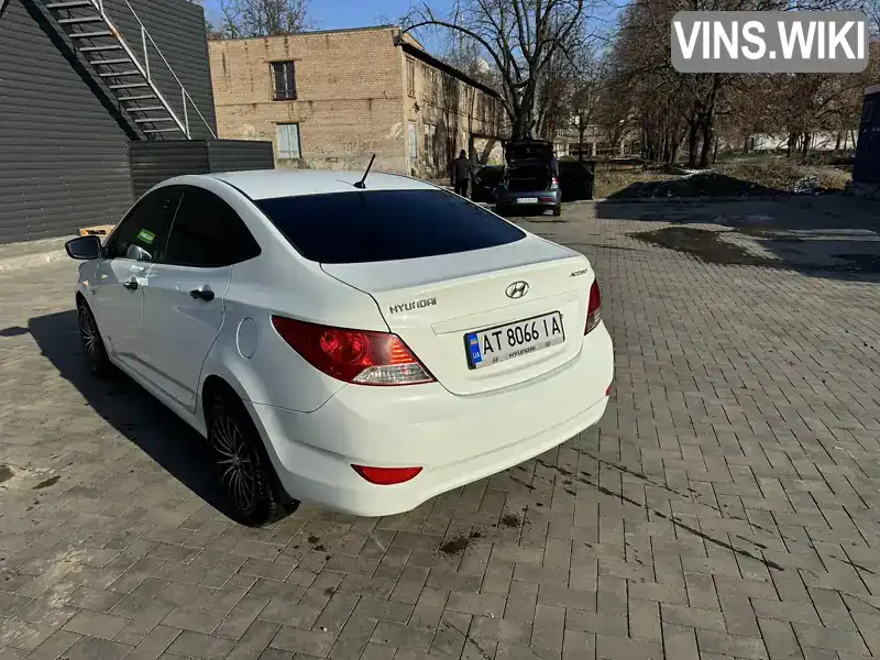 Седан Hyundai Accent 2013 1.4 л. Ручная / Механика обл. Ивано-Франковская, Верховина - Фото 1/15