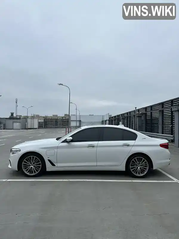 WBAJA9C53JB251238 BMW 5 Series 2018 Седан 2 л. Фото 1