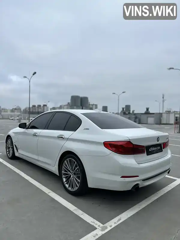 WBAJA9C53JB251238 BMW 5 Series 2018 Седан 2 л. Фото 2