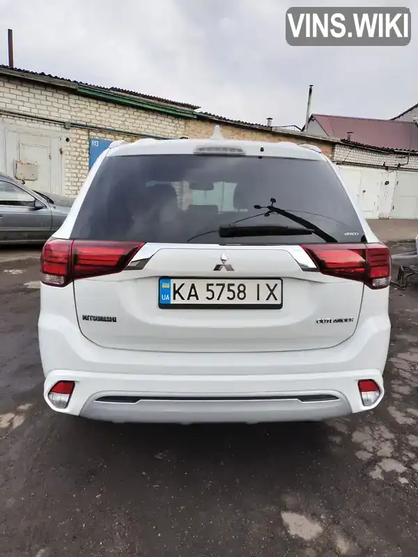 JA4J24A58KZ041632 Mitsubishi Outlander 2019 Позашляховик / Кросовер 2 л. Фото 2