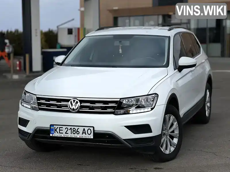 3VV1B7AX0JM107617 Volkswagen Tiguan 2018 Позашляховик / Кросовер 1.98 л. Фото 2