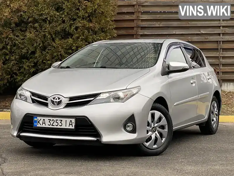 Хэтчбек Toyota Auris 2013 1.33 л. Ручная / Механика обл. Киевская, Киев - Фото 1/21