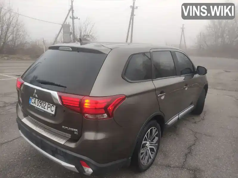 JA4AZ3A35JZ068726 Mitsubishi Outlander 2018 Позашляховик / Кросовер 2.4 л. Фото 2