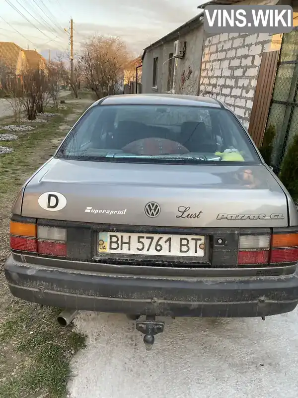 WVWZZZ31ZLE005956 Volkswagen Passat 1990 Седан  Фото 3