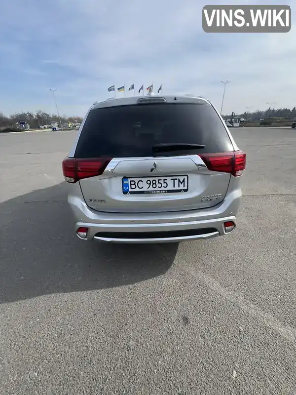 JA4J24A58JZ060082 Mitsubishi Outlander 2018 Позашляховик / Кросовер 2 л. Фото 2