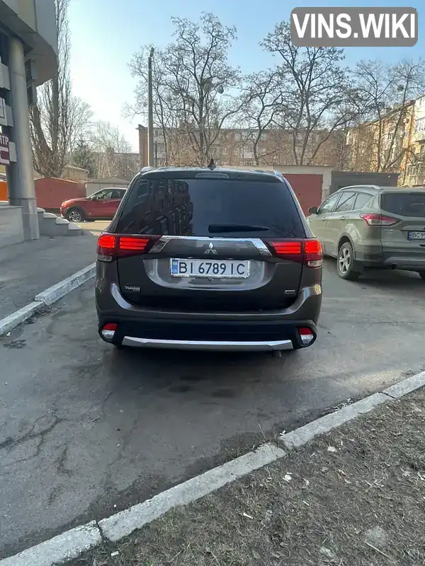 JA4JZ4AXXHZ605867 Mitsubishi Outlander 2017 Позашляховик / Кросовер 3 л. Фото 6