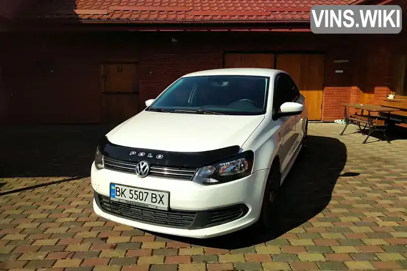 Седан Volkswagen Polo 2013 1.6 л. Ручная / Механика обл. Ровенская, Ровно - Фото 1/21