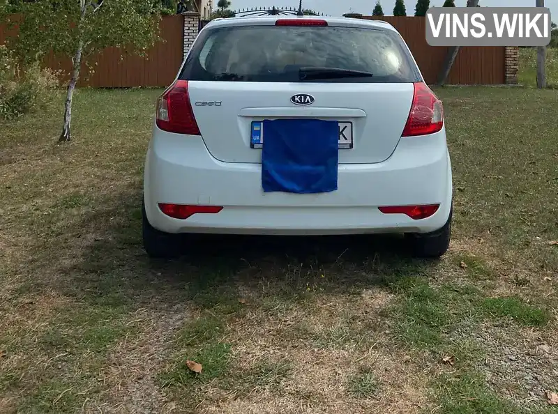 Хэтчбек Kia Ceed 2012 1.58 л. Ручная / Механика обл. Закарпатская, Ужгород - Фото 1/15