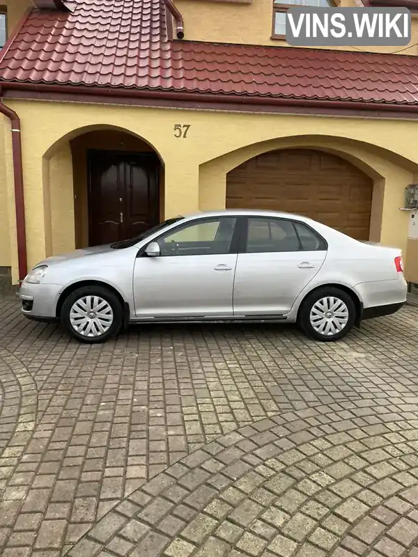 Седан Volkswagen Jetta 2010 1.6 л. Ручна / Механіка обл. Львівська, Стрий - Фото 1/21