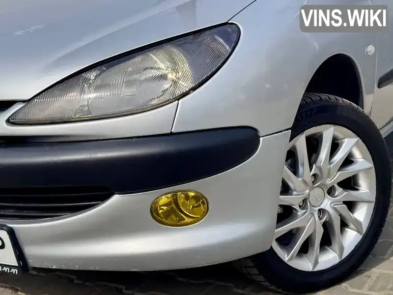 VF32CKFWR42751047 Peugeot 206 2002 Хетчбек 1.4 л. Фото 2