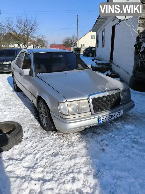 Седан Mercedes-Benz E-Class 1991 2.5 л. Ручная / Механика обл. Ровенская, Березно - Фото 1/8