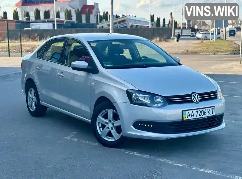 Седан Volkswagen Polo 2011 1.6 л. Ручная / Механика обл. Киевская, Васильков - Фото 1/21